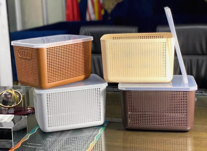 Plastic Storage Basket with Lid/Cover
